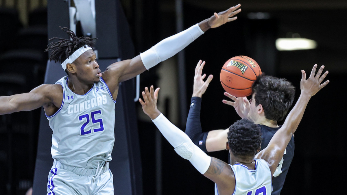 No. 24 Cougars Storm Back Down 13 to Advance to NAIA Final Four!