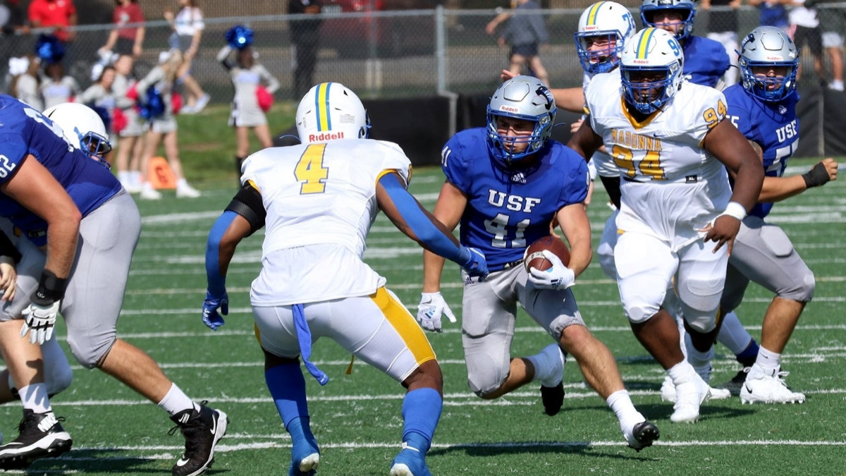 Cougars Celebrate Senior Day, but Fall to No. 9 Concordia Cardinals